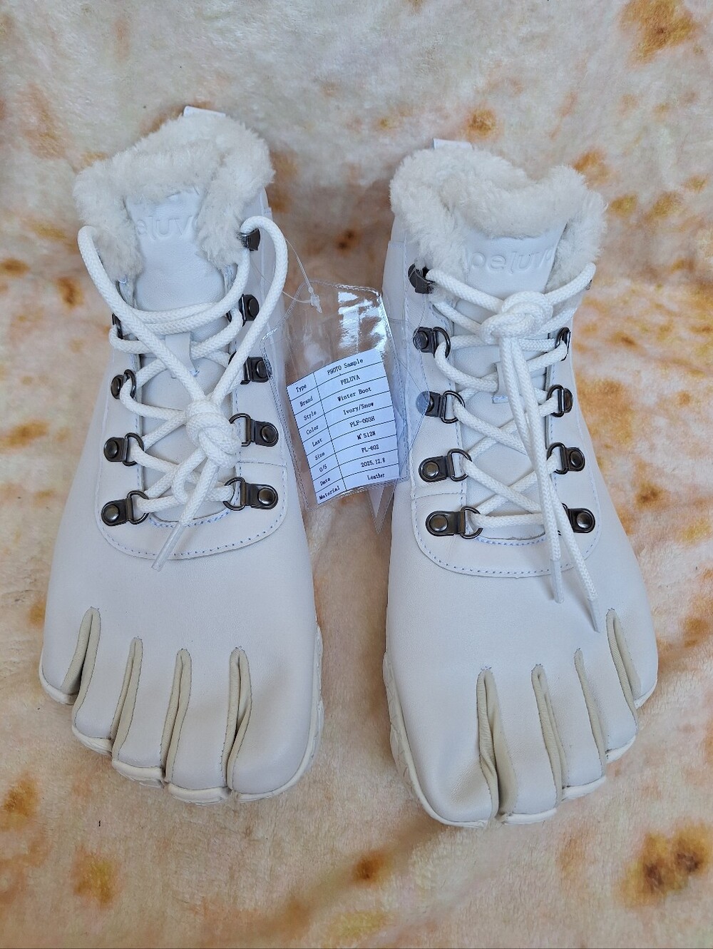 Peluva Aspen Winter Boot Men's Size 11 Ivory Five Finger Barefoot Sample Leather